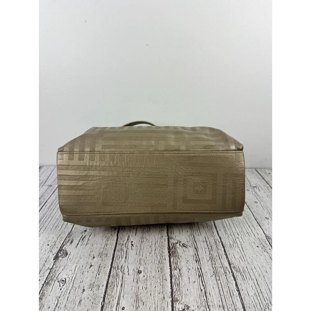 Vintage High Fashion Canada Gold Leather Shoulder Bag w/ Gold Chain Strap – Chic